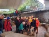 Gespantes Lauschen bei den Erklärungen unseres Guides